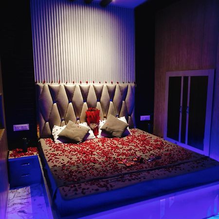 Namo Guest House Only For Indians Варанаси Екстериор снимка