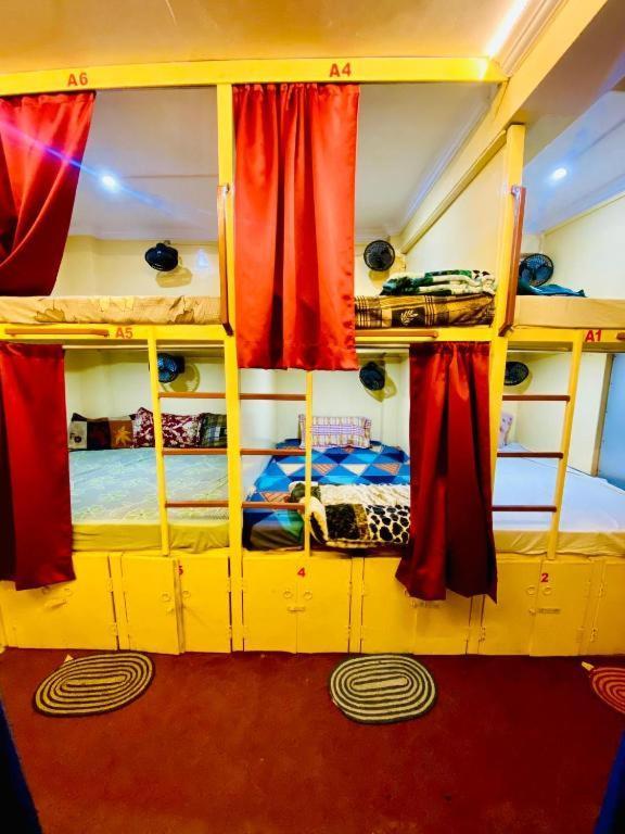 Namo Guest House Only For Indians Варанаси Екстериор снимка