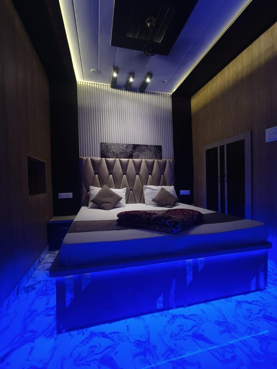 Namo Guest House Only For Indians Варанаси Екстериор снимка
